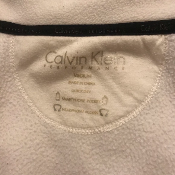 Calvin Klein - Picture 3 of 4